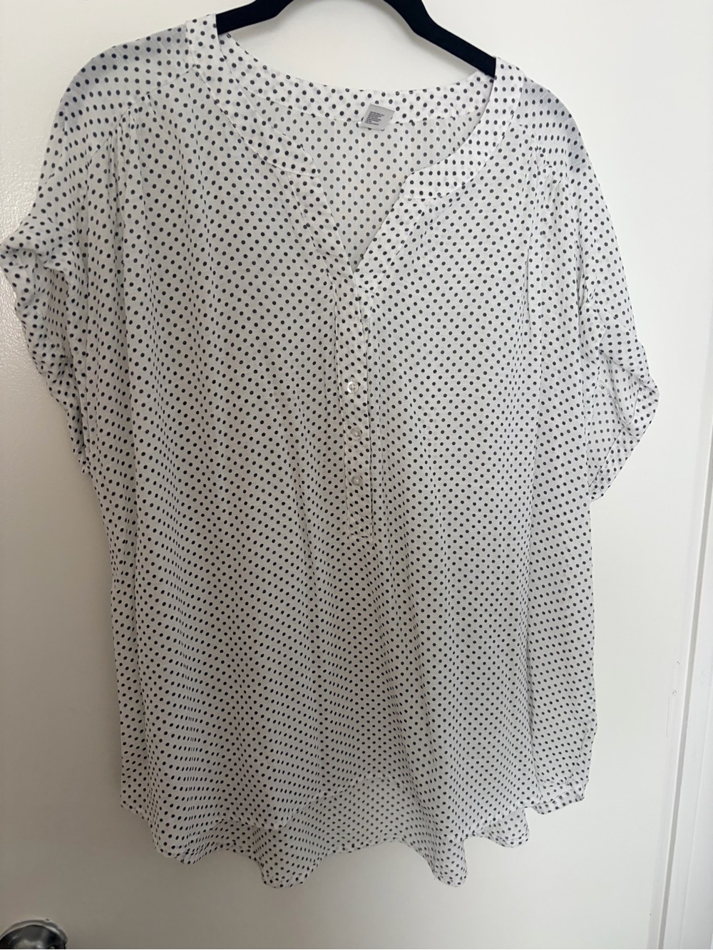 Just Be 2X White Black Polka Dot Flowy Short Sleeve Blouse
